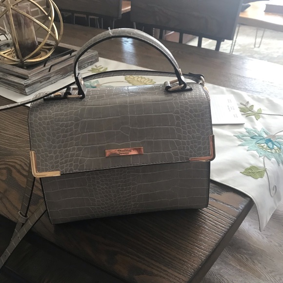 Purses - Picture 2 of 8